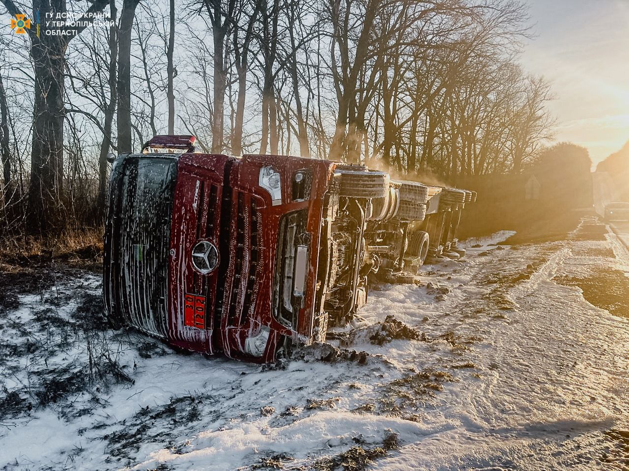 Новини Тернополя - фото з У Тернопільському районі перекинувся бензовоз (ОНОВЛЕНЕ)