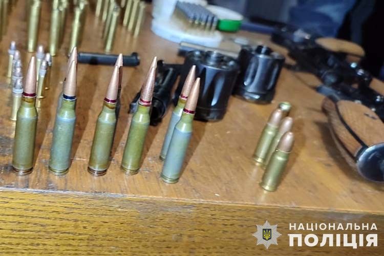 Новини Тернополя - фото з Чоловік з іншої області збував зброю та боєприпаси на Тернопільщині — прокуратура