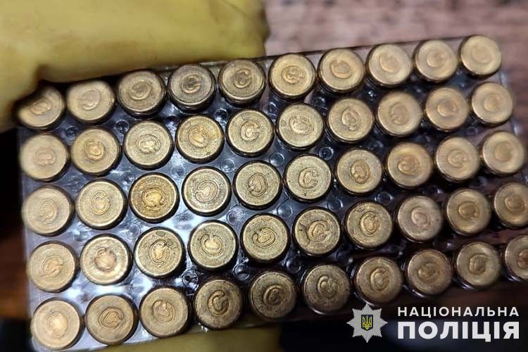Новини Тернополя - фото з Чоловік з іншої області збував зброю та боєприпаси на Тернопільщині — прокуратура