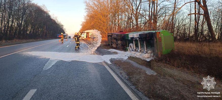 Новини Тернополя - фото з У Тернопільському районі перекинувся бензовоз (ОНОВЛЕНЕ)