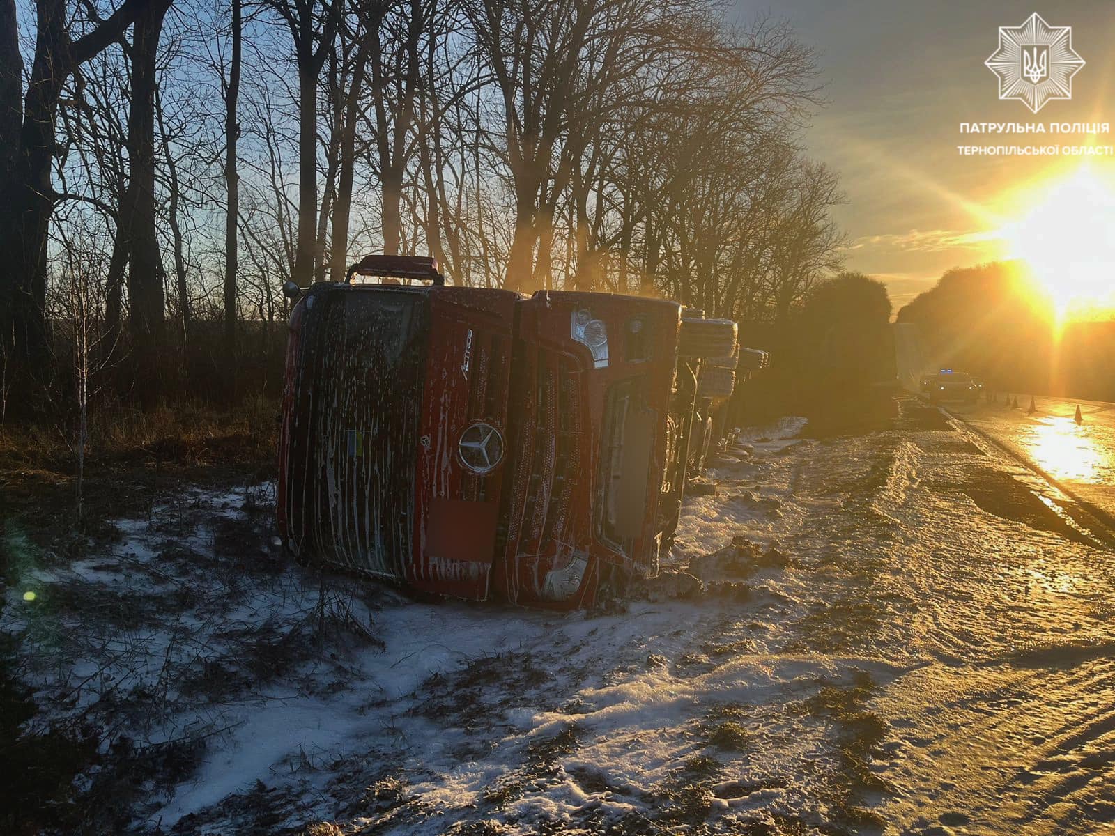 Новини Тернополя - фото з У Тернопільському районі перекинувся бензовоз (ОНОВЛЕНЕ)