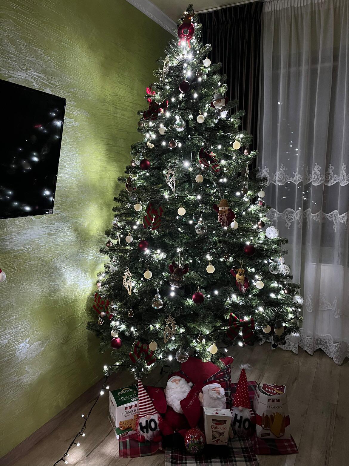 Новини Тернополя - фото з З іграшками ручної роботи, гірляндами і вишивкою: як тернополяни прикрасили ялинки?