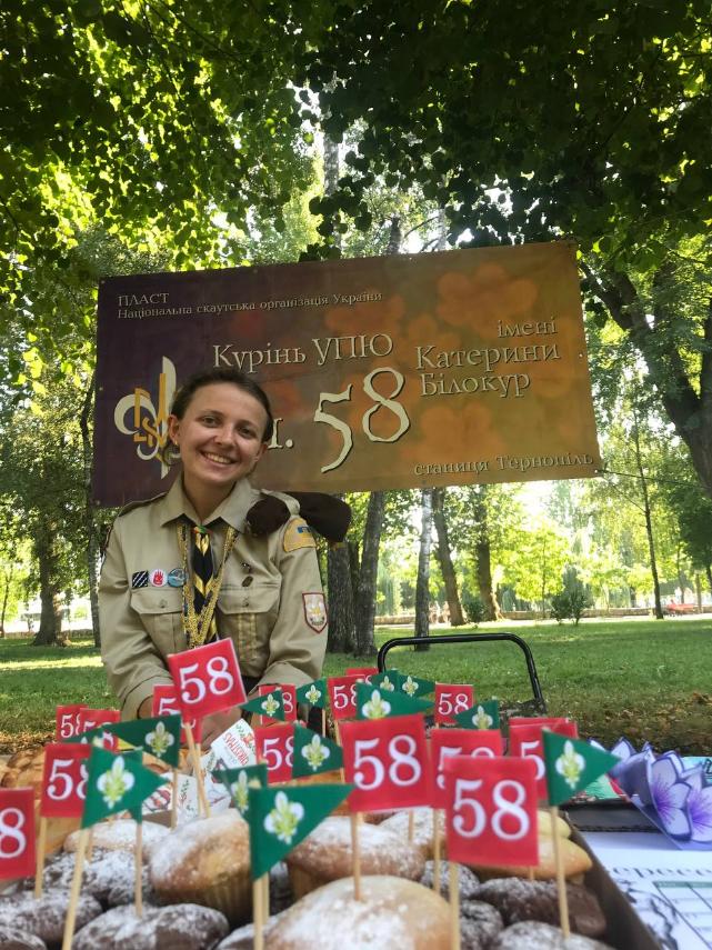 Новини Тернополя - фото з Розписує гільзи та еко-торби, передає картини на аукціони: юна художниця з Тернополя допомагає ЗСУ