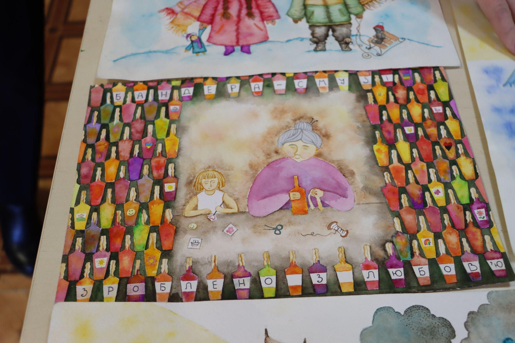 Новини Тернополя - фото з Розписує гільзи та еко-торби, передає картини на аукціони: юна художниця з Тернополя допомагає ЗСУ