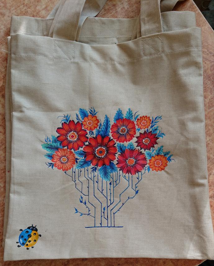 Новини Тернополя - фото з Розписує гільзи та еко-торби, передає картини на аукціони: юна художниця з Тернополя допомагає ЗСУ