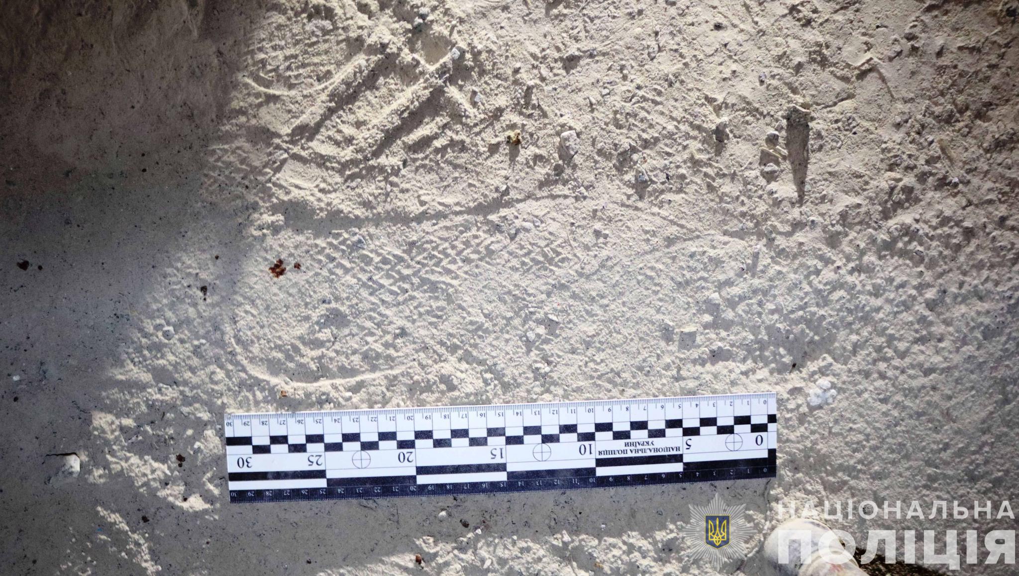 Новини Козятина - фото з Під час застілля забив до смерті свого знайомого і зачинив тіло у будинку побив до смерті знайомого під час застілля: у хмільницькому районі поліцейські затримали підозрюваного у вбивстві