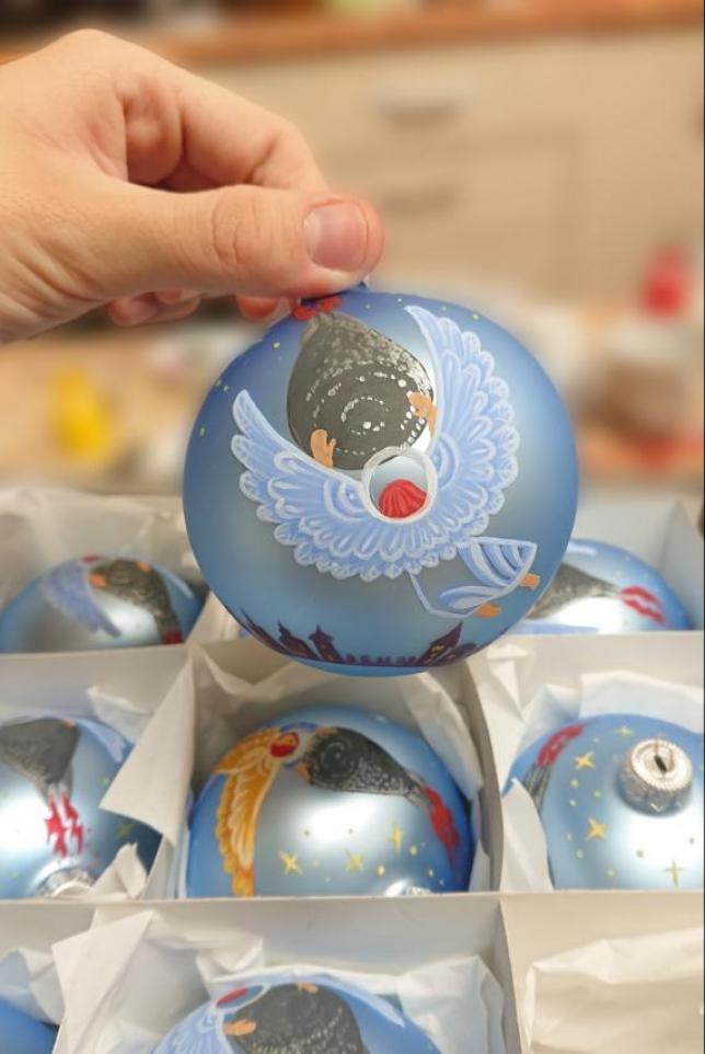 Новини Тернополя - фото з Розписує гільзи та еко-торби, передає картини на аукціони: юна художниця з Тернополя допомагає ЗСУ