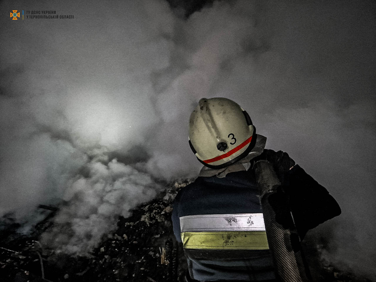 Новини Тернополя - фото з В селі Острів вщент згоріла господарська будівля