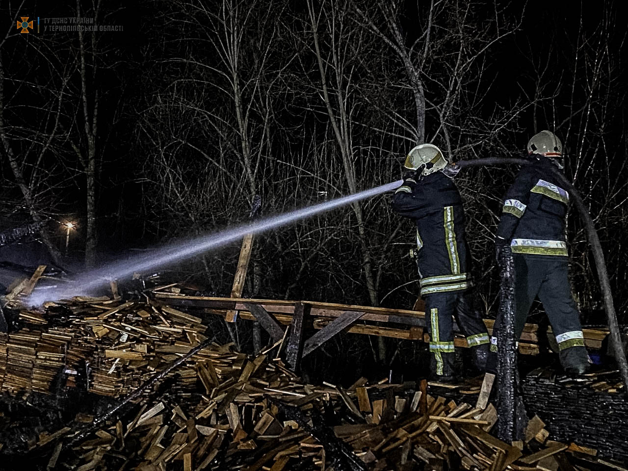Новини Тернополя - фото з В селі Острів вщент згоріла господарська будівля