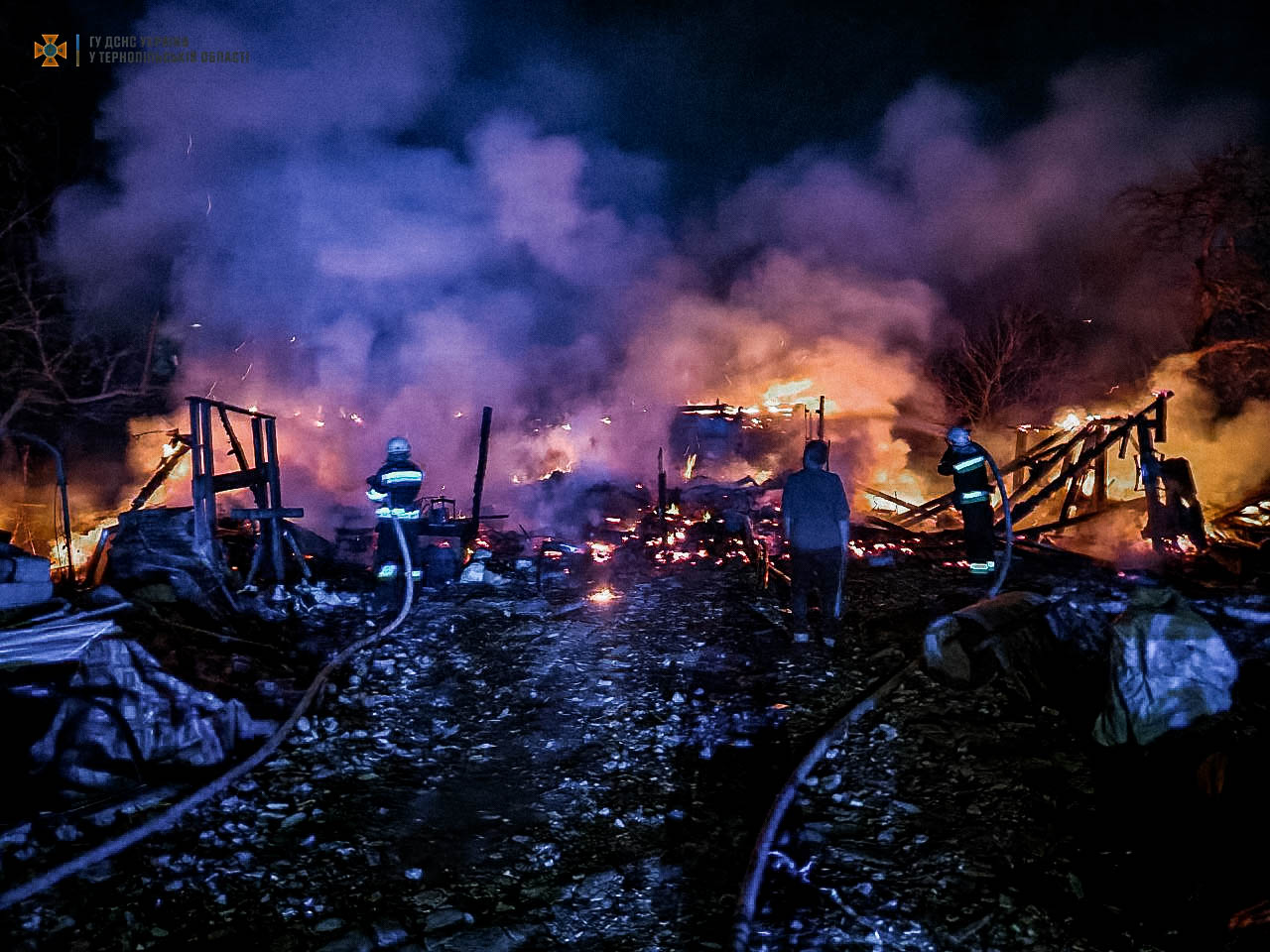 Новини Тернополя - фото з В селі Острів вщент згоріла господарська будівля