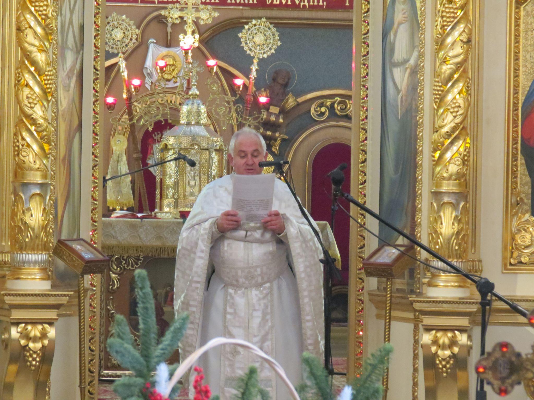 Новини Тернополя - фото з Сотні тернополян у чергах за освяченою водою: як у церквах Тернополя проходили служби у храмах