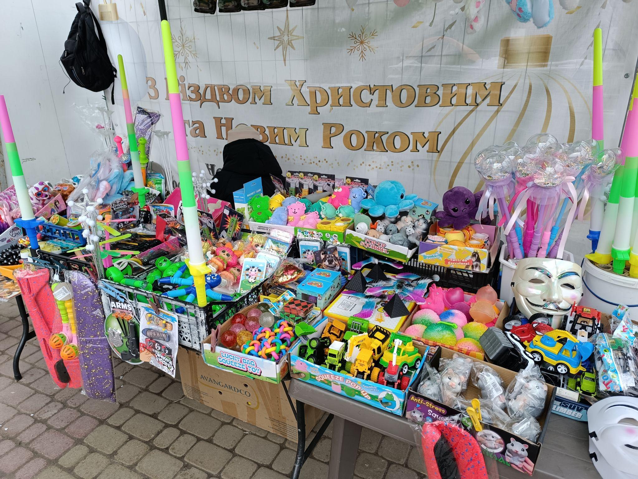 Новини Тернополя - фото з Скільки коштують атракціони, розваги та майстер-класи для дітей біля головної ялинки Тернополя