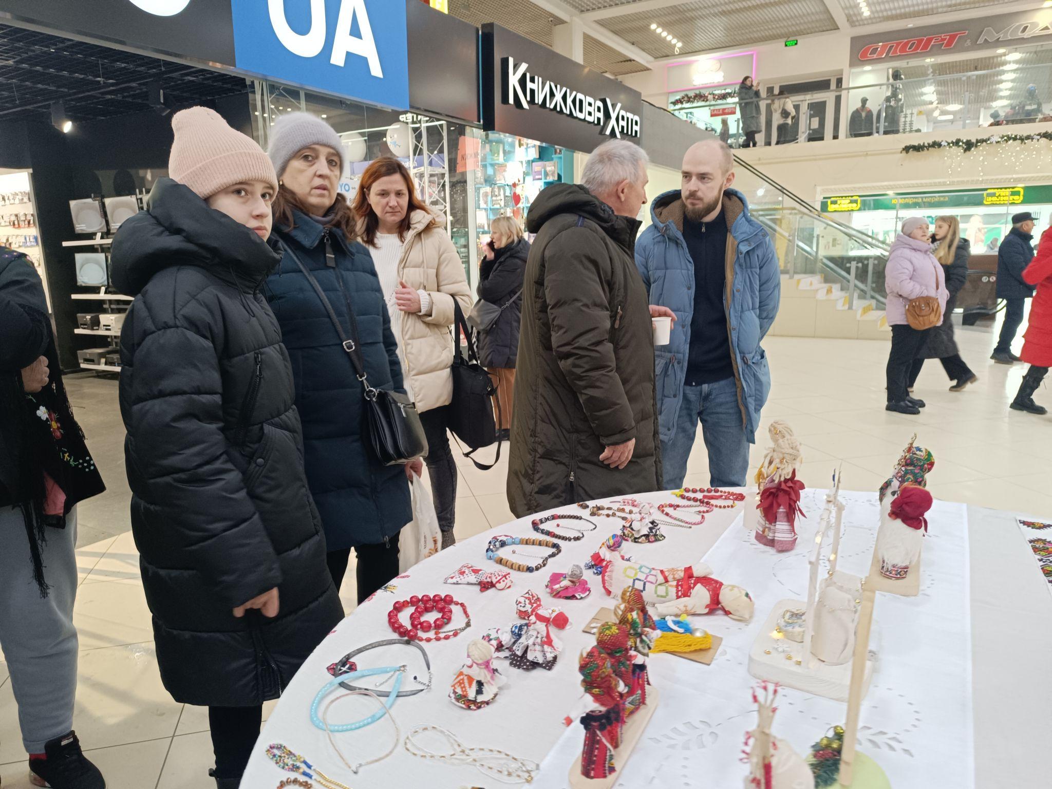 Новини Тернополя - фото з Колядки, щедрівки та різдвяні вистави: як у Тернополі проводять благодійне свято на підтримку ЗСУ
