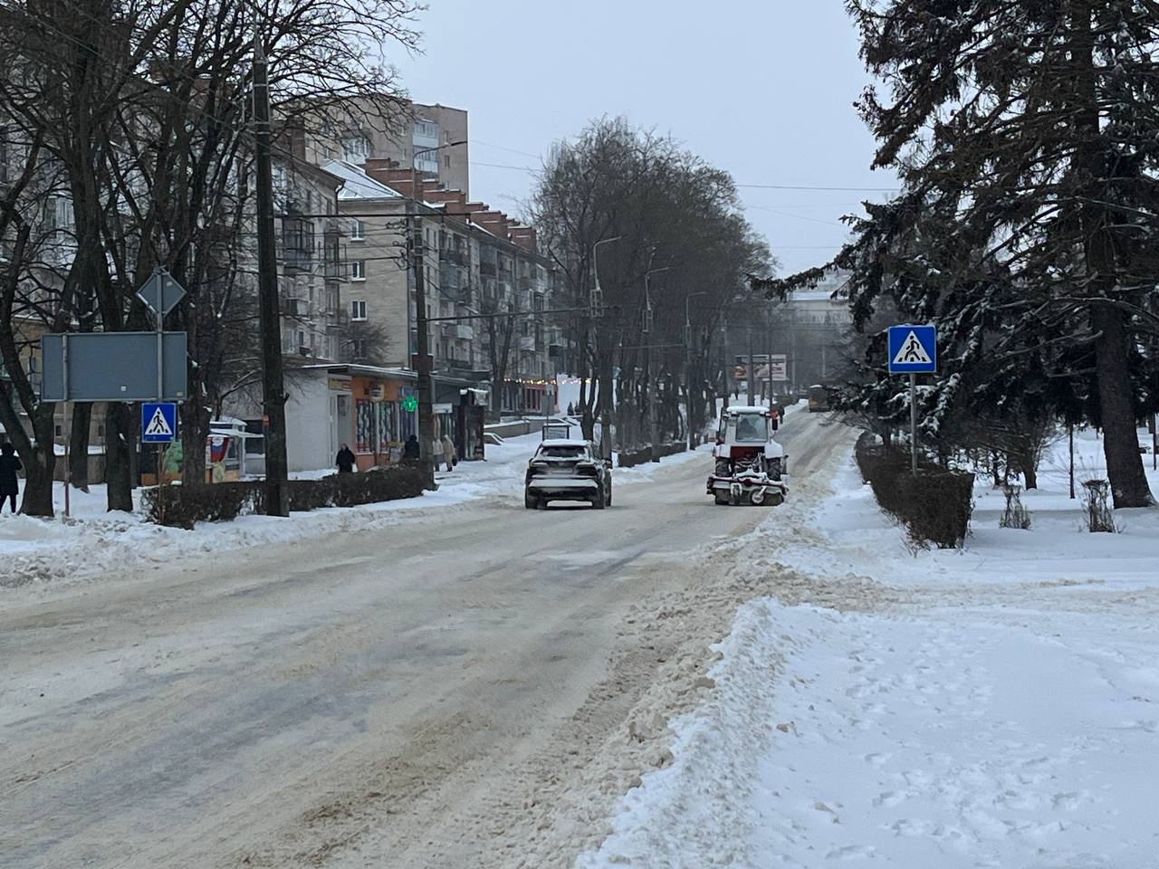 Новини Тернополя - фото з Через нерозчищені дороги в Тернополі затори та аварії