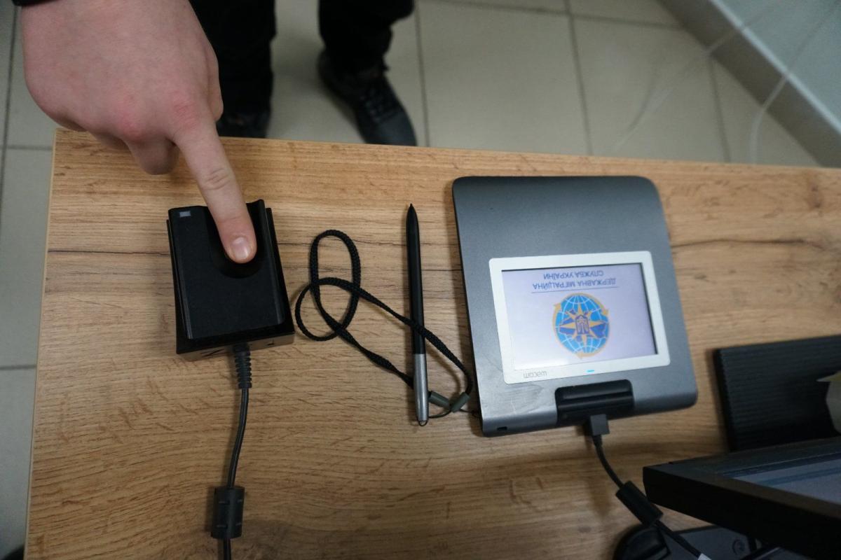 Новини Тернополя - фото з Як виготовити першу ID-картку, якщо ви за кордоном і як покарають, як паспорта не робити