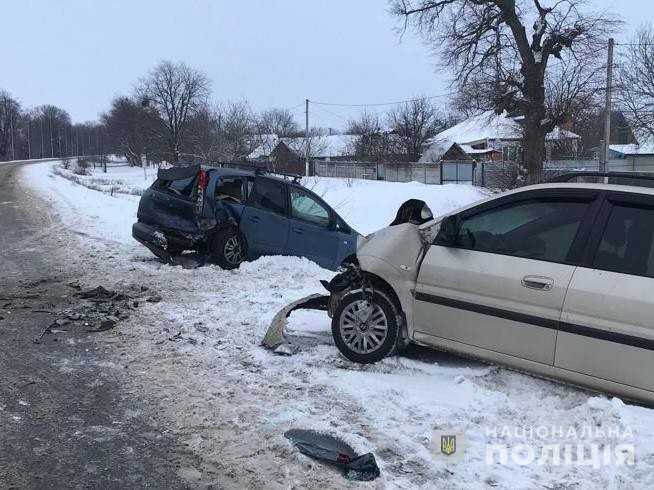 поліцейські вінниччини встановлюють обставини автопригод, внаслідок яких травмувались троє людей