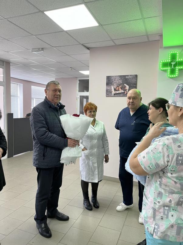 Новини Хмельницького - фото з Побачить татка лише на фото. В загиблого захисника зі Славути народився син