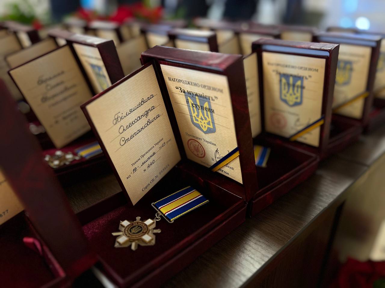 Новини Тернополя - фото з «Вони навіки у наших серцях»: у Тернополі посмертно нагородили військових (РЕПОРТАЖ)