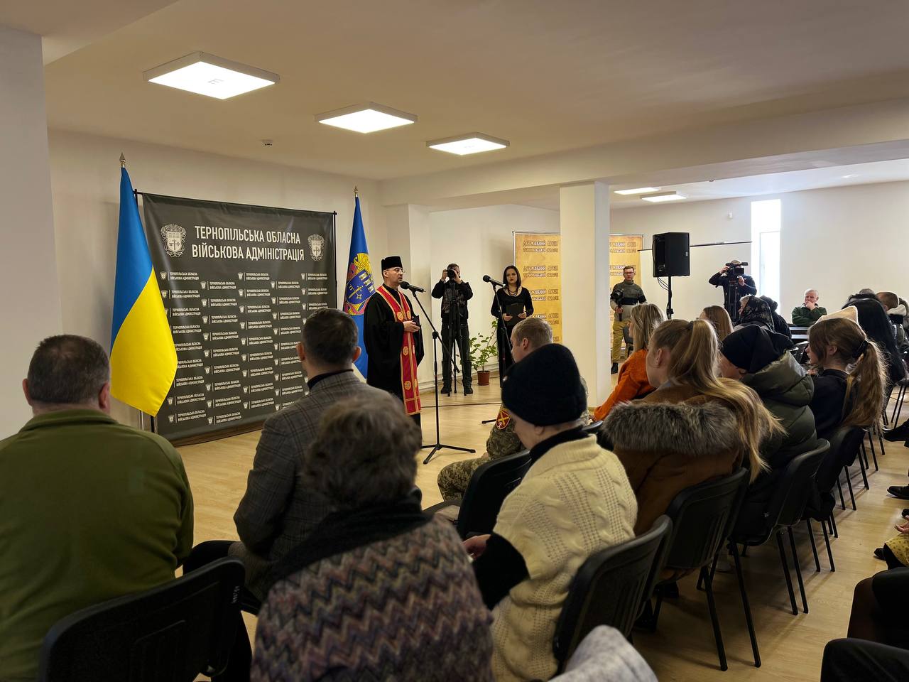 Новини Тернополя - фото з «Вони навіки у наших серцях»: у Тернополі посмертно нагородили військових (РЕПОРТАЖ)