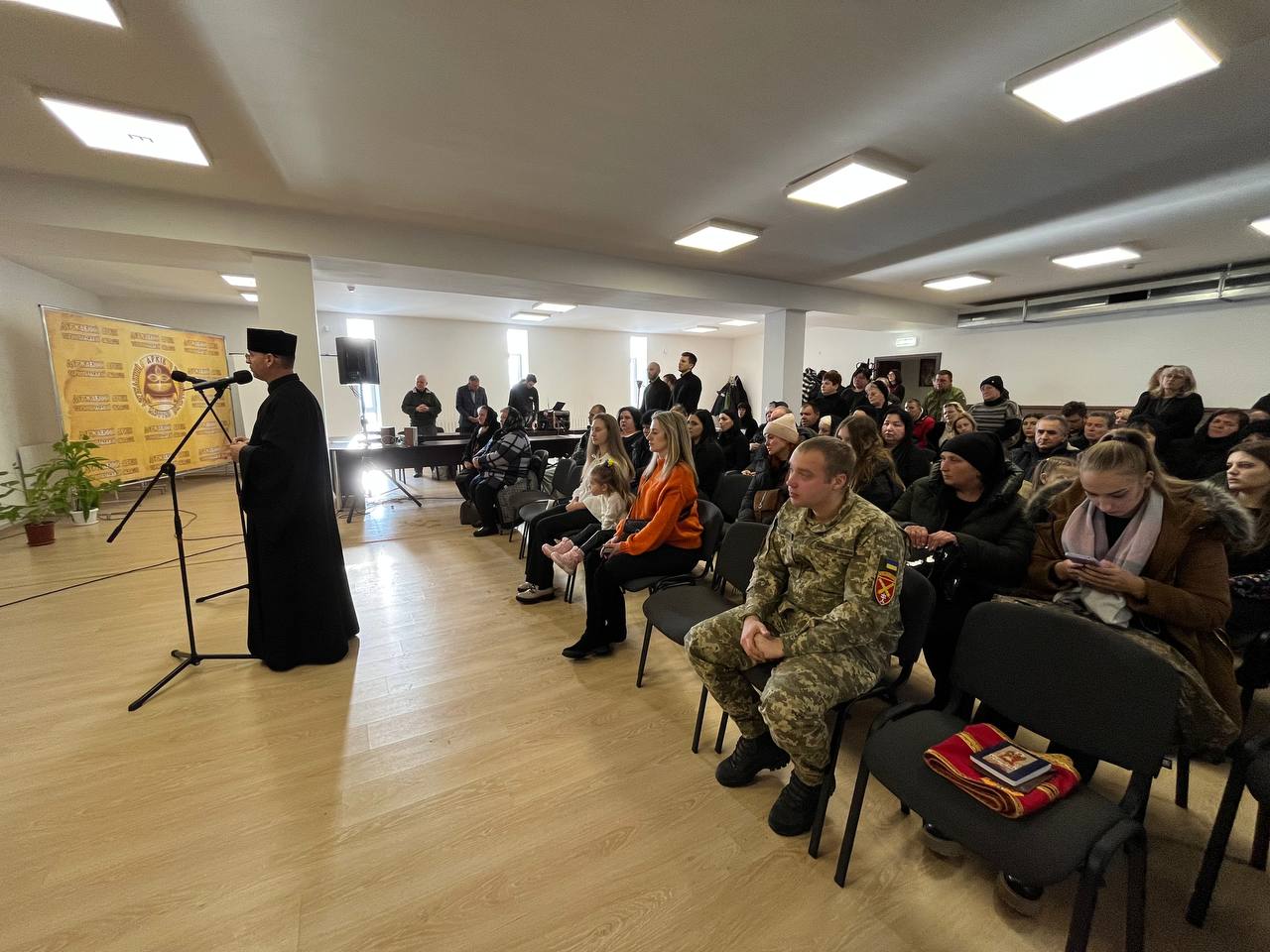 Новини Тернополя - фото з «Вони навіки у наших серцях»: у Тернополі посмертно нагородили військових (РЕПОРТАЖ)