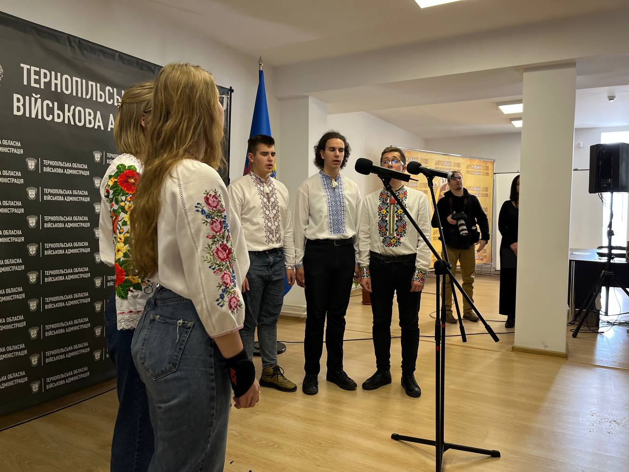 Новини Тернополя - фото з «Вони навіки у наших серцях»: у Тернополі посмертно нагородили військових (РЕПОРТАЖ)