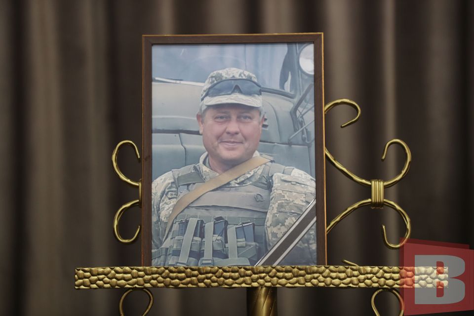 Новини Хмельницького - фото з Вручили нагороди рідним загиблих хмельничан: молодшому було 23 роки Людина, яка любила життя. Попрощалися з Миколою Кучеруком, який загинув на війні