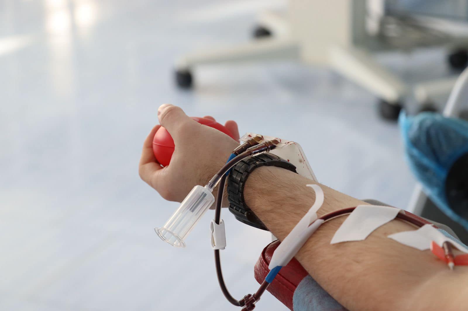 Новини Тернополя - фото з Василя Хомінця призначили виконуючим обов'язки керівника Обласного центру служби крові На зображенні може бути: 1 особа та лікарня