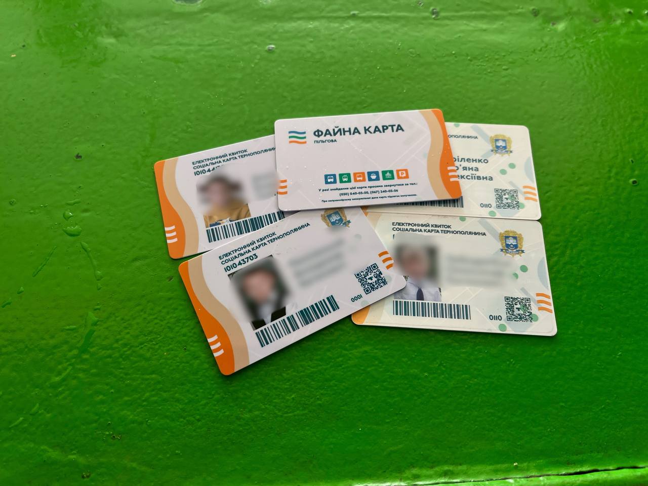 Новини Тернополя - фото з Розраховуються за обіди е-карткою: «20 хвилин» перевірили, як у школах працює система для пільговиків