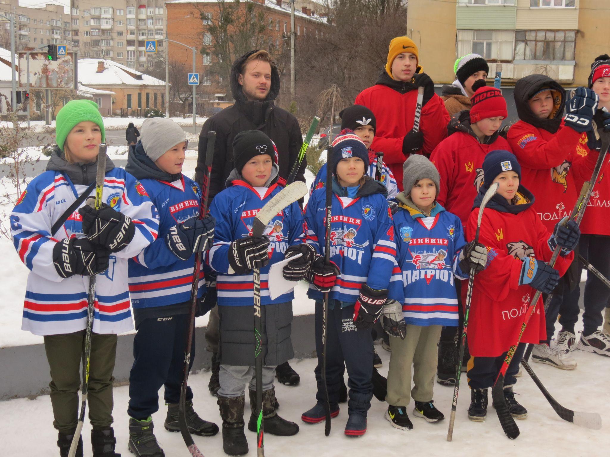 Новини Вінниці - фото з У Вінниці підняли олімпійський прапор з нагоди старту юнацьких Олімпійських ігор