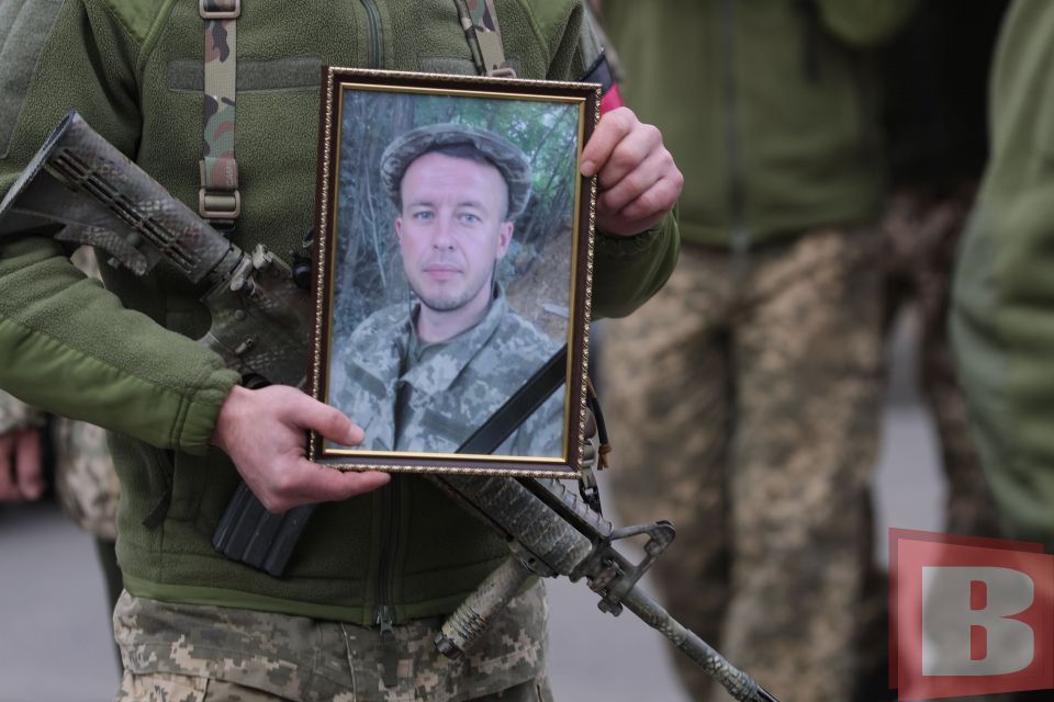 Новини Хмельницького - фото з Вручили нагороди рідним загиблих хмельничан: молодшому було 23 роки «Справжній друг, справжня людина». Попрощалися з хмельницьким захисником Олександром Філем