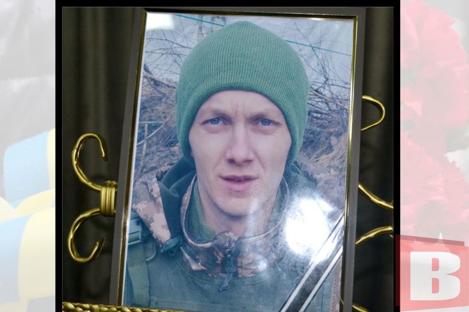 Новини Хмельницького - фото з Вручили нагороди рідним загиблих хмельничан: молодшому було 23 роки Хмельницький попрощався з воїном Антоном Фарващуком. Йому було 23