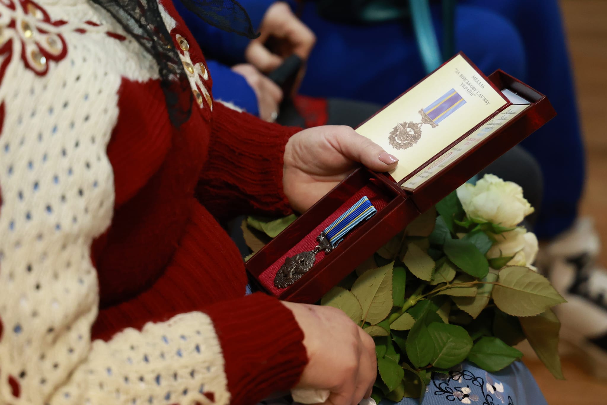 Новини Хмельницького - фото з Вручили нагороди рідним загиблих хмельничан: молодшому було 23 роки Возможно, это изображение 1 человек и текст