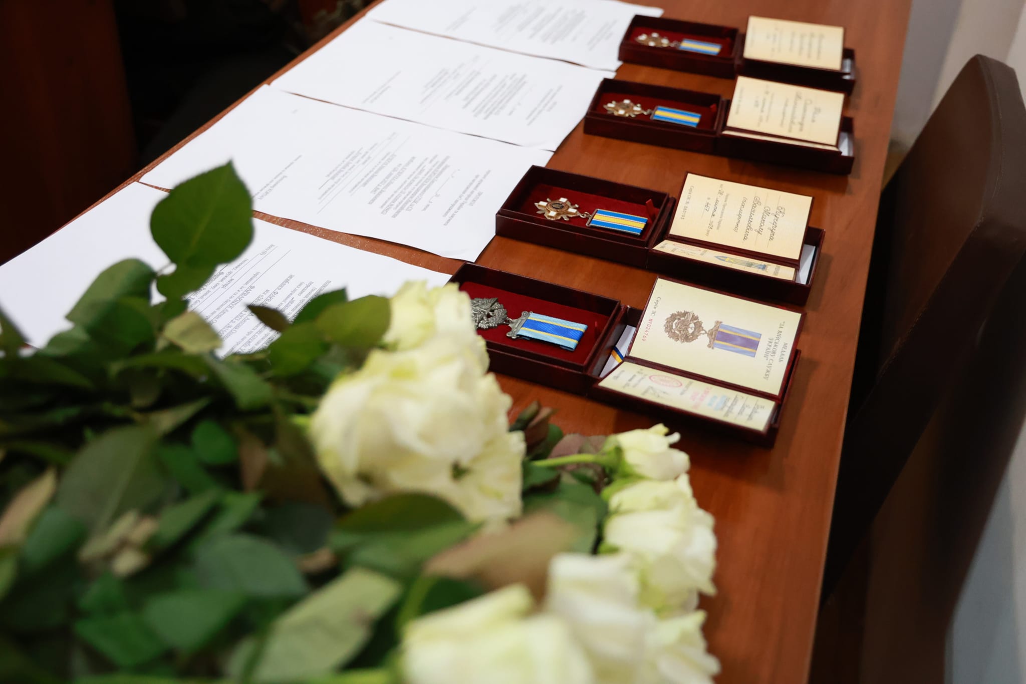 Новини Хмельницького - фото з Вручили нагороди рідним загиблих хмельничан: молодшому було 23 роки Возможно, это изображение гипсофила и текст