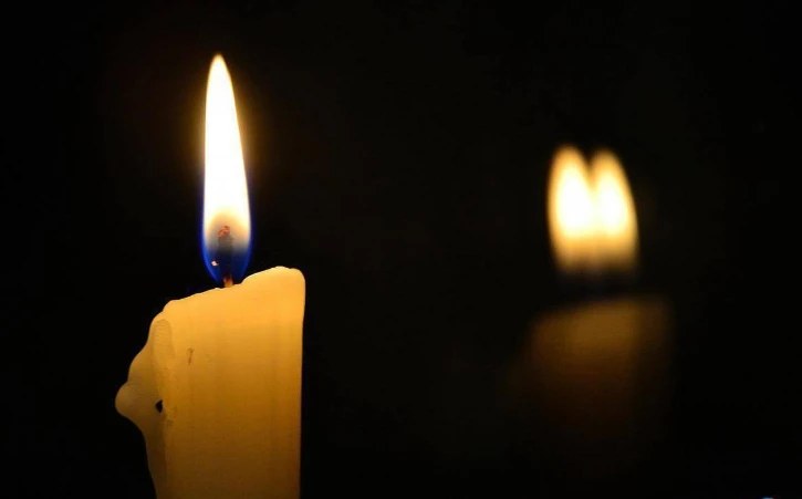 Новини Тернополя - фото з На Донеччині загинув воїн з Тернопільської громади На зображенні може бути: вогонь, підсвічник та освітлення