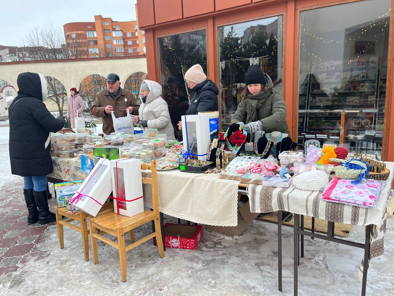 Новини Тернополя - фото з У Тернополі провели благодійний ярмарок для ЗСУ: що продавали?