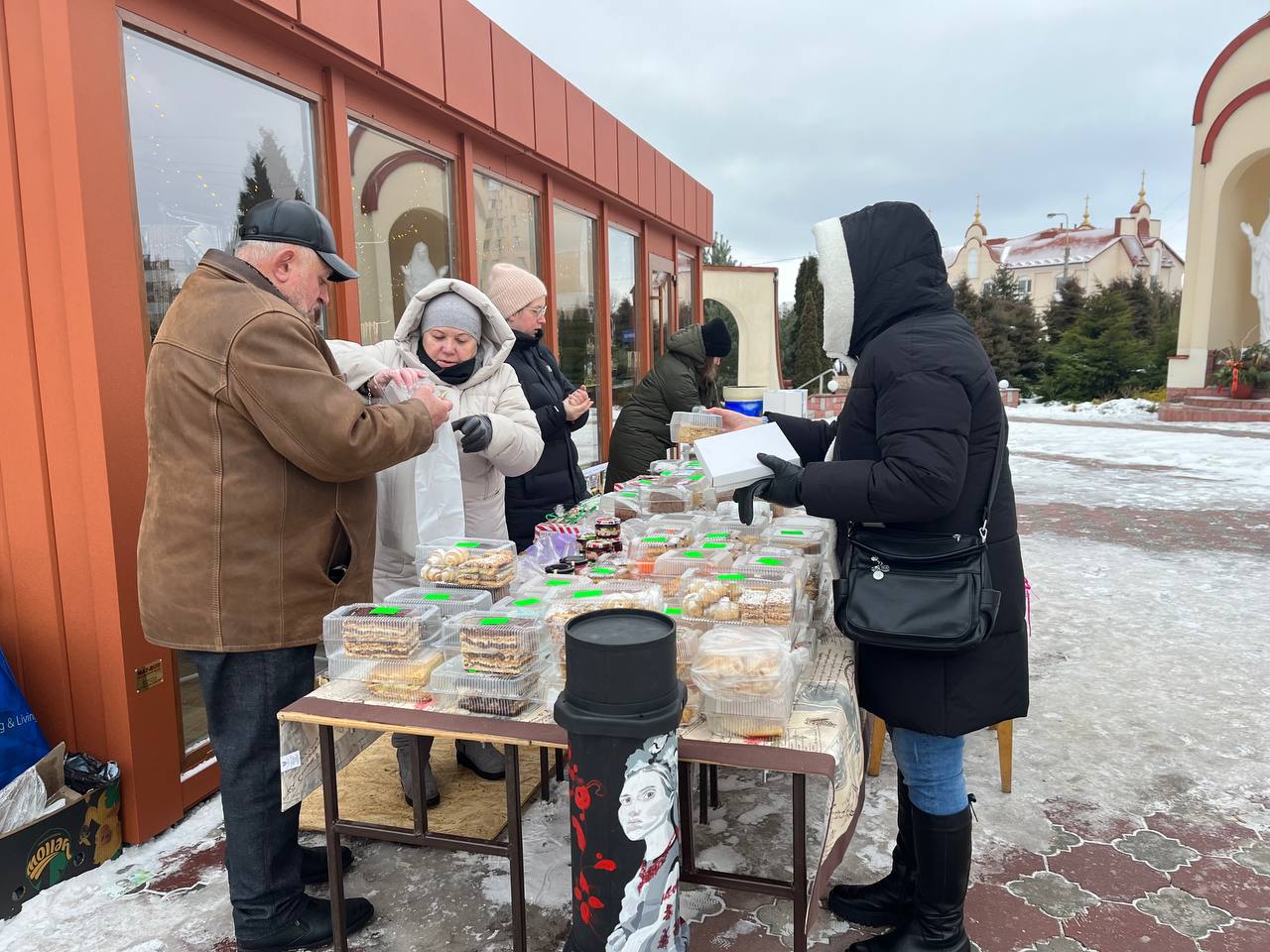 Новини Тернополя - фото з У Тернополі провели благодійний ярмарок для ЗСУ: що продавали?