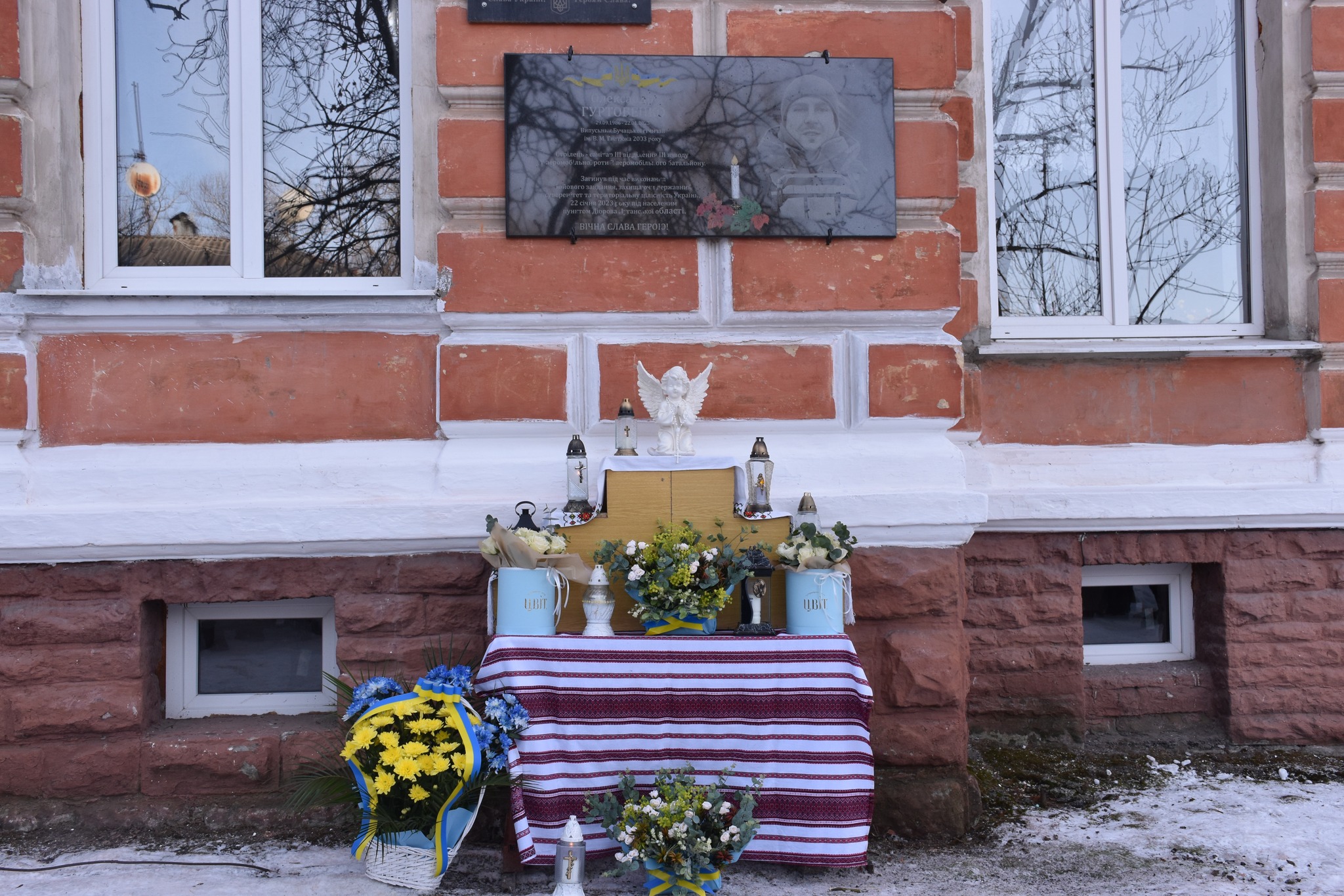 Новини Тернополя - фото з У Бучачі відкрили меморіальну дошку бійцю Олександру Гуртовенку