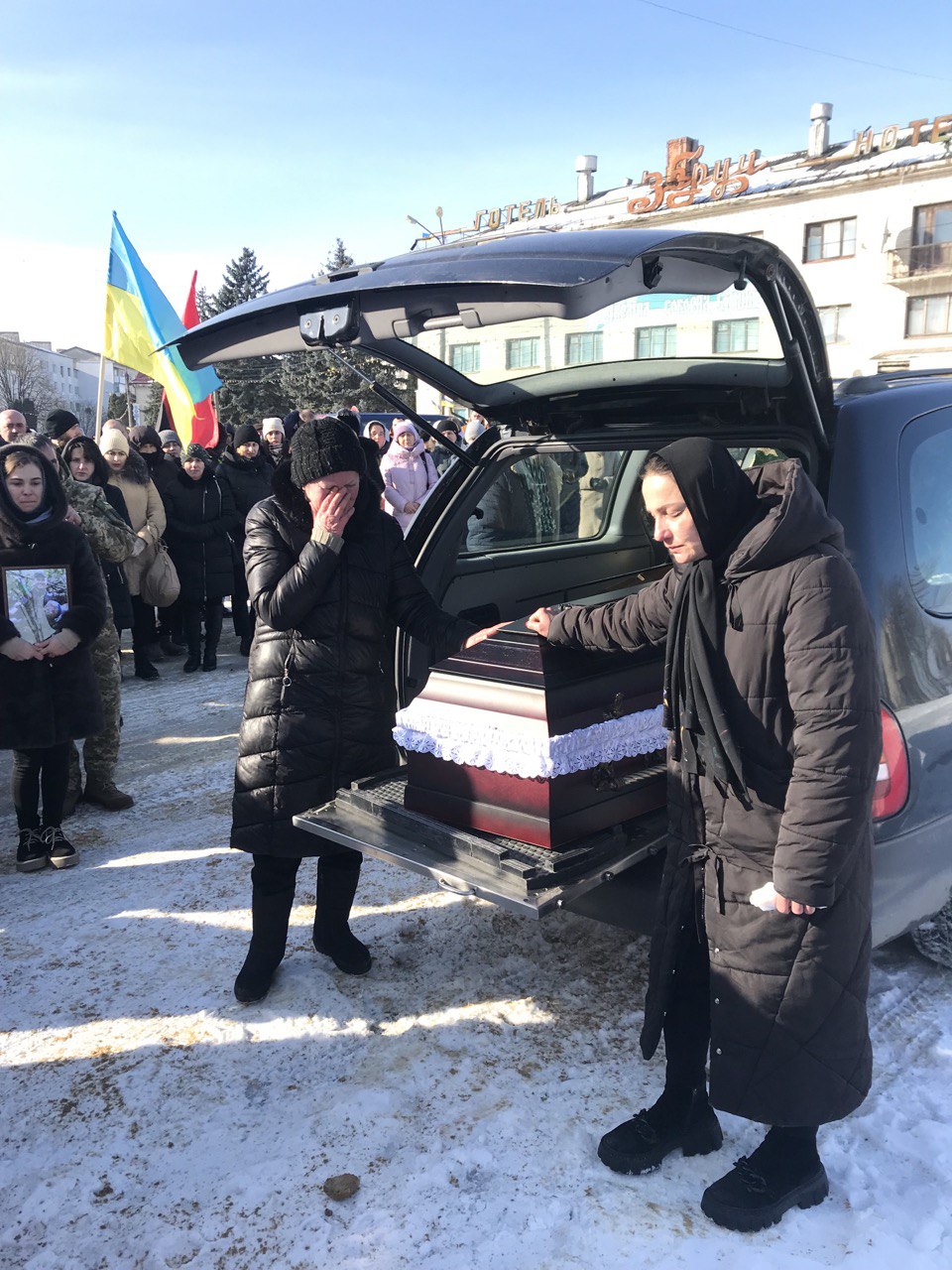 Новини Тернополя - фото з На Тернопільщині в останню путь провели захисника Валентина Маковея