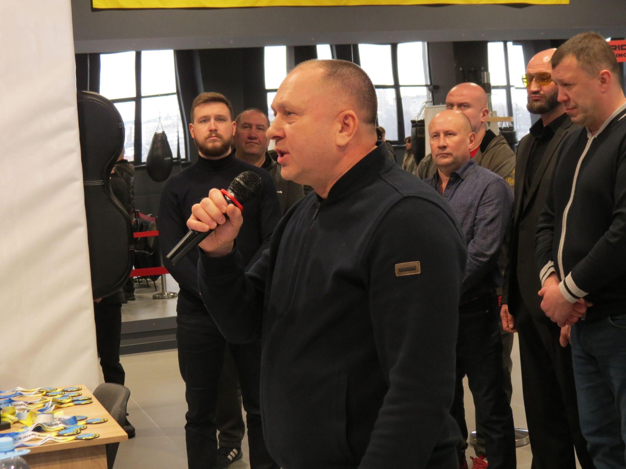 Новини Вінниці - фото з Анатолій Вальчук шукав Узєлкова по підвалах і тягнув на бокс. Триває турнір його пам'яті