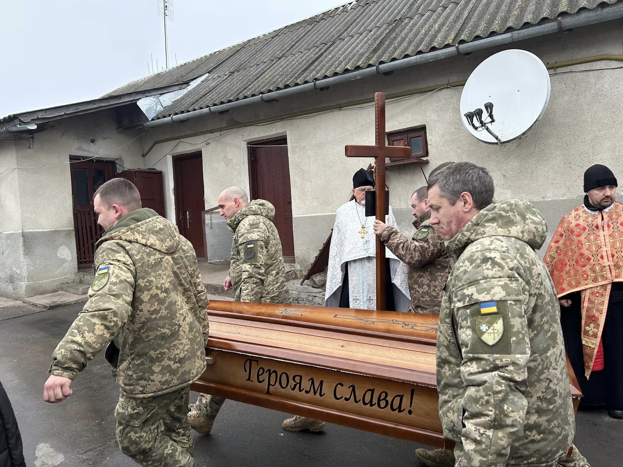 Новини Тернополя - фото з У Великоберезовицькій громаді прощаються із полеглим у бою Василем Кубою