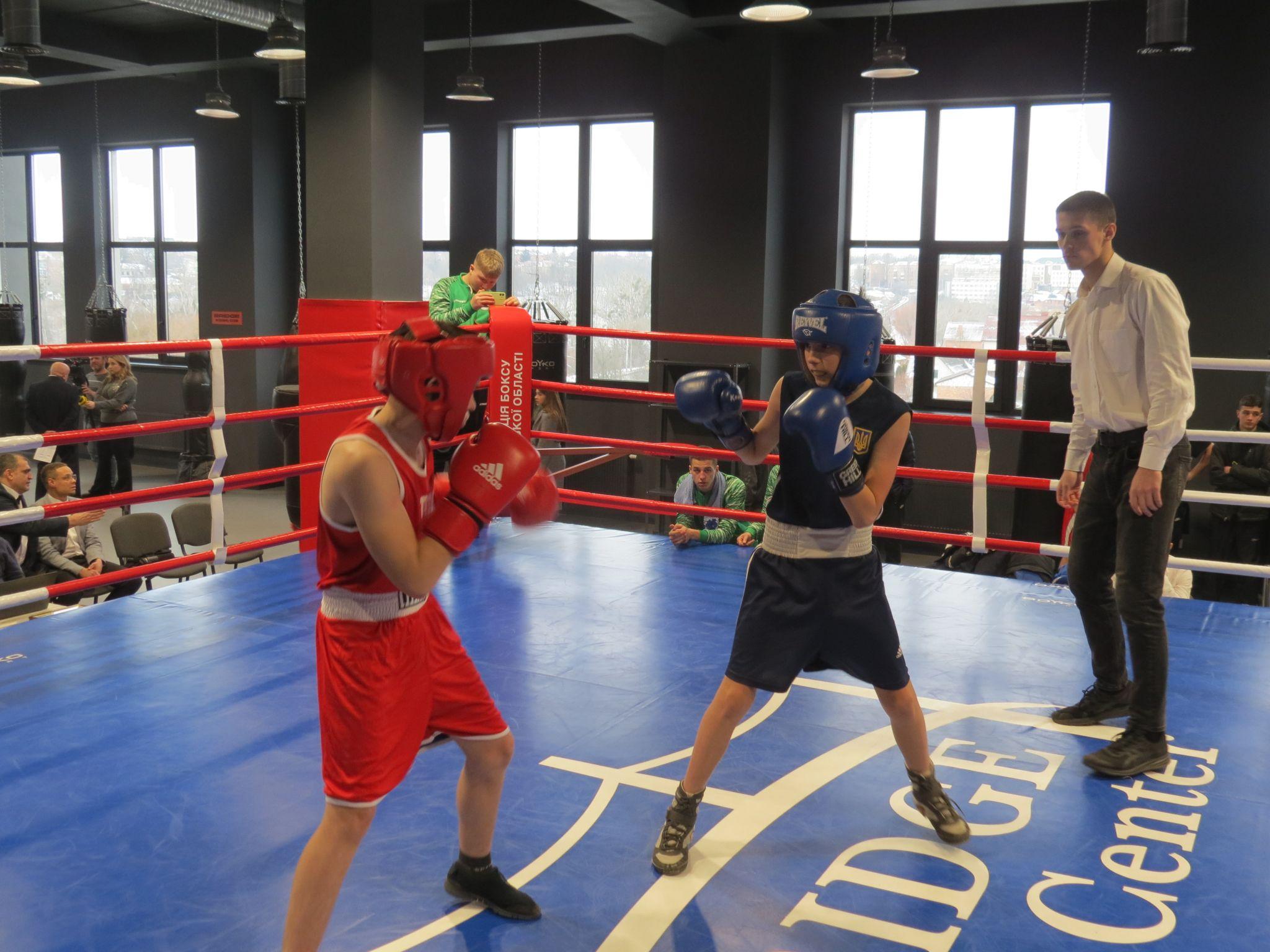 Новини Вінниці - фото з Анатолій Вальчук шукав Узєлкова по підвалах і тягнув на бокс. Триває турнір його пам'яті