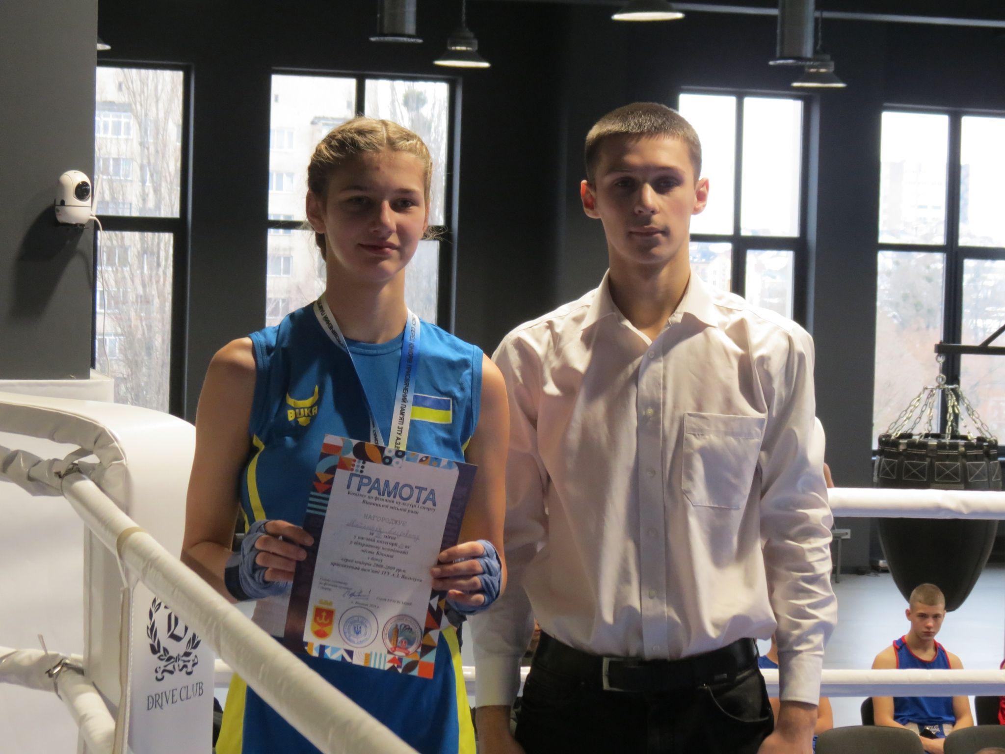 Новини Вінниці - фото з Анатолій Вальчук шукав Узєлкова по підвалах і тягнув на бокс. Триває турнір його пам'яті