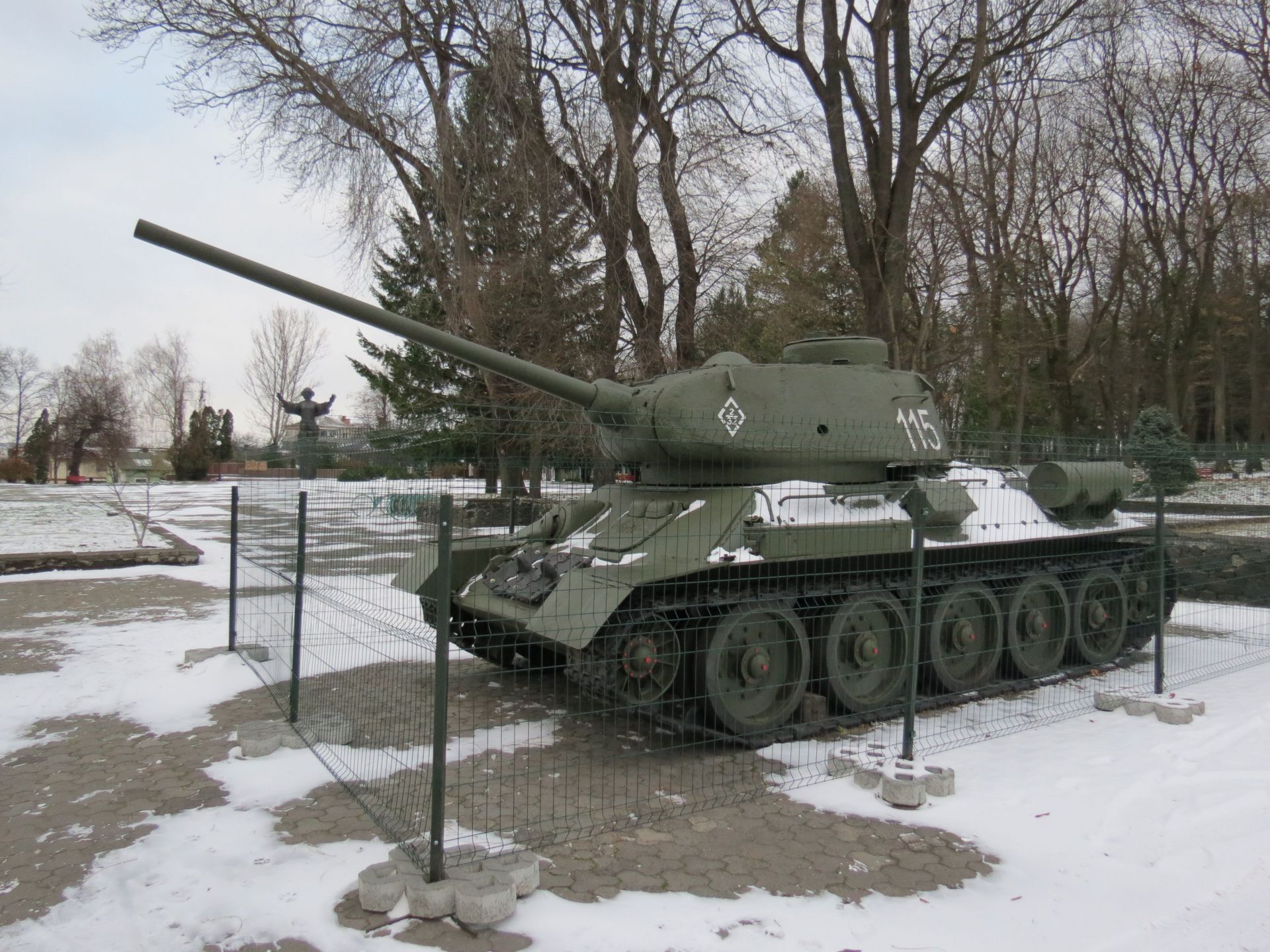 Новини Тернополя - фото з Погруддя та мозаїка з радянськими солдатами: які пам'ятки ще не декомунізували у Тернополі