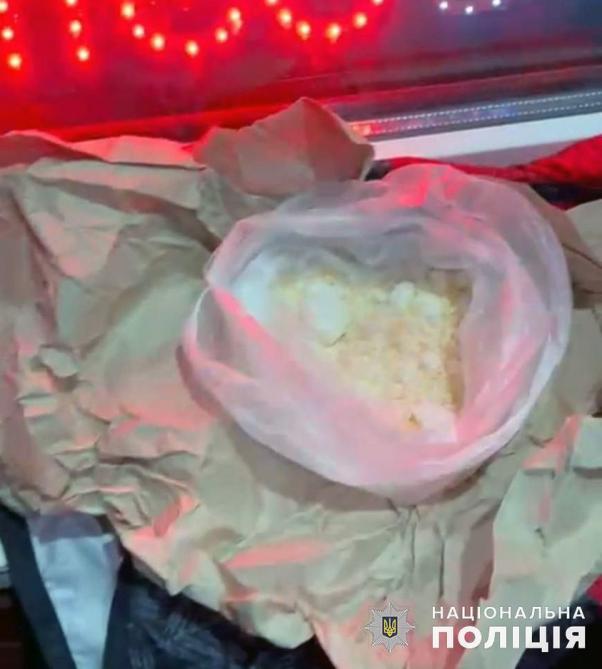 Новини Хмельницького - фото з На Пілотській затримали білоруса із великим пакетом наркотиків Немає опису світлини.