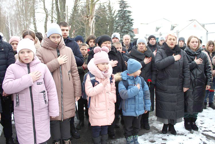 Новини Вінниці - фото з «Завдяки таким, як Денис, ворог не увійшов у столицю». Ще одна пам’ятна дошка військовому
