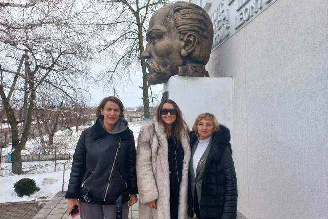 Новини Вінниці - фото з ТОП важливих новин на «20 хвилин» від 22 до 29 січня, які ви могли пропустити Могилевська заспівала «Щедрик» біля будинку Леонтовича на Вінниччині