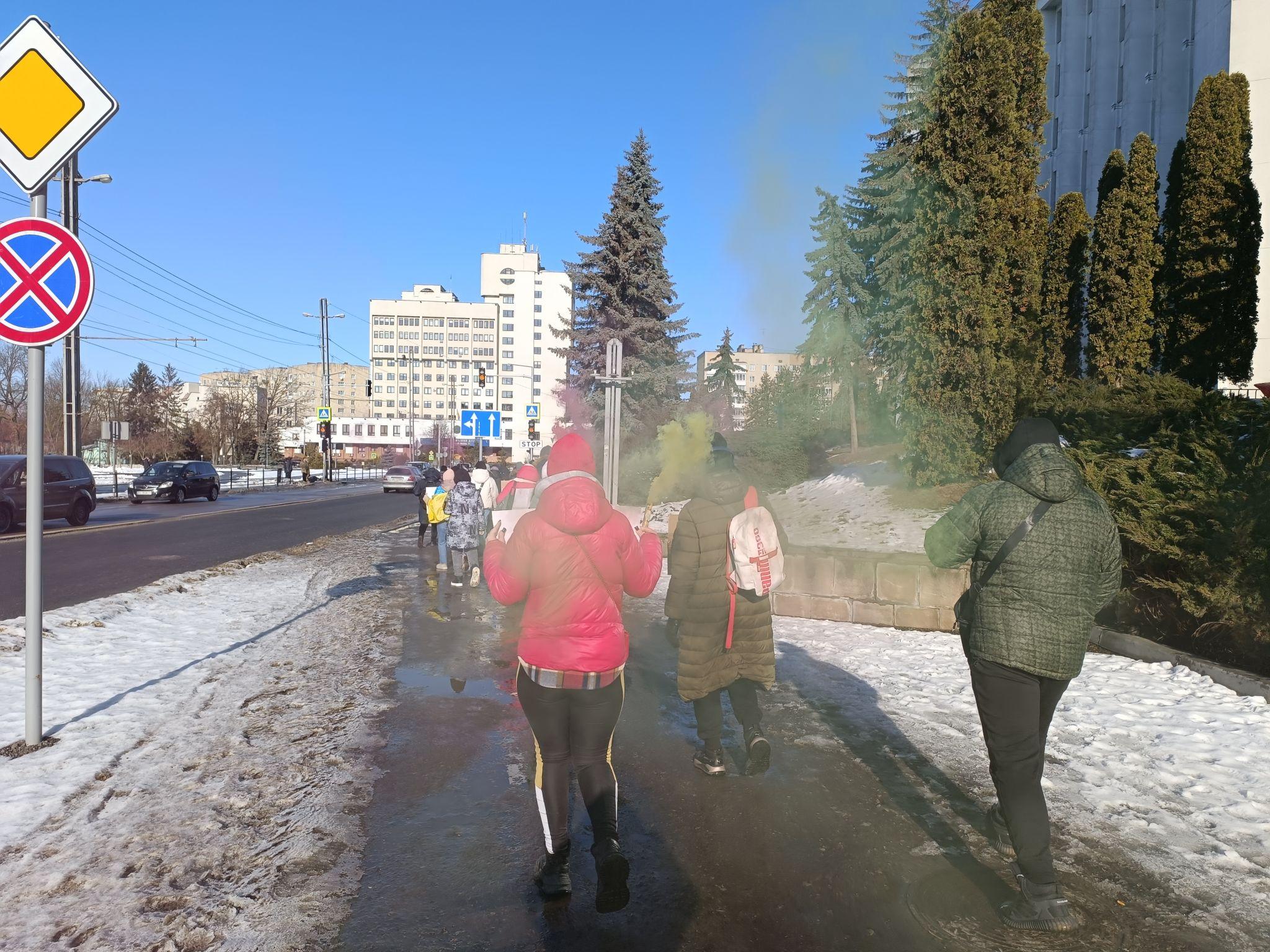 Новини Тернополя - фото з «Вимагаємо термінів служби!», «Військові теж втомлюються»: у центр Тернополя вийшли мітингувальники