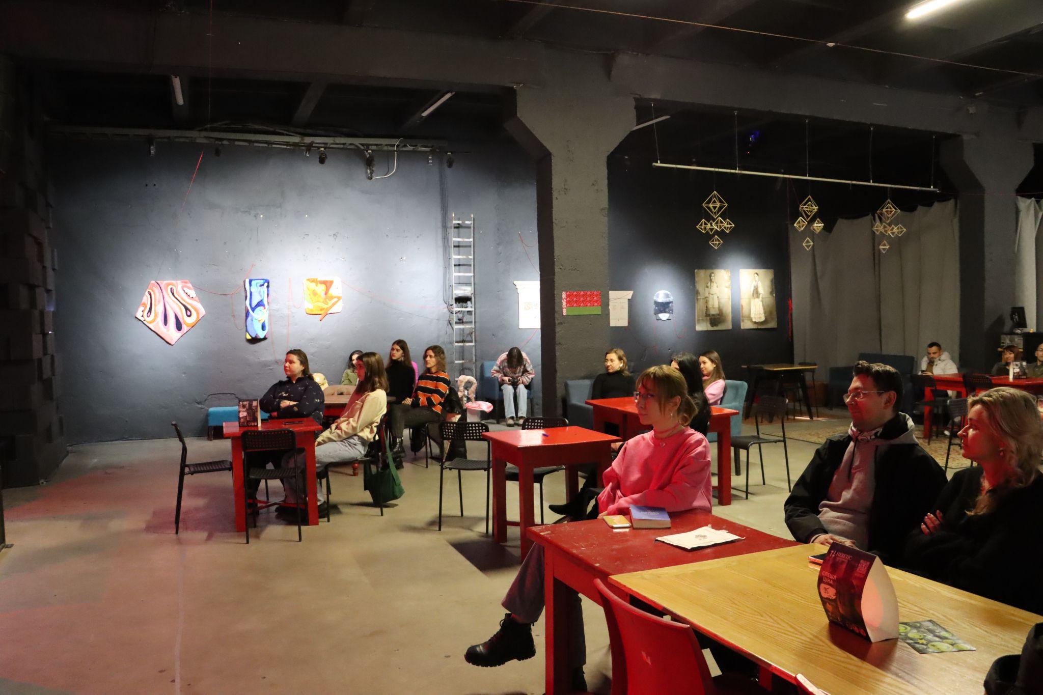 Новини Тернополя - фото з «Найкраща книжка про Каміно»: як пройшла презентація Максима Беспалова у Тернополі?