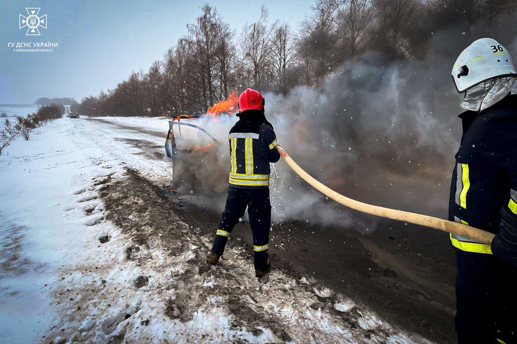 Новини Хмельницького - фото з Спалахнув під час руху: на трасі до Теофіполя загорівся автомобіль (ВІДЕО)
