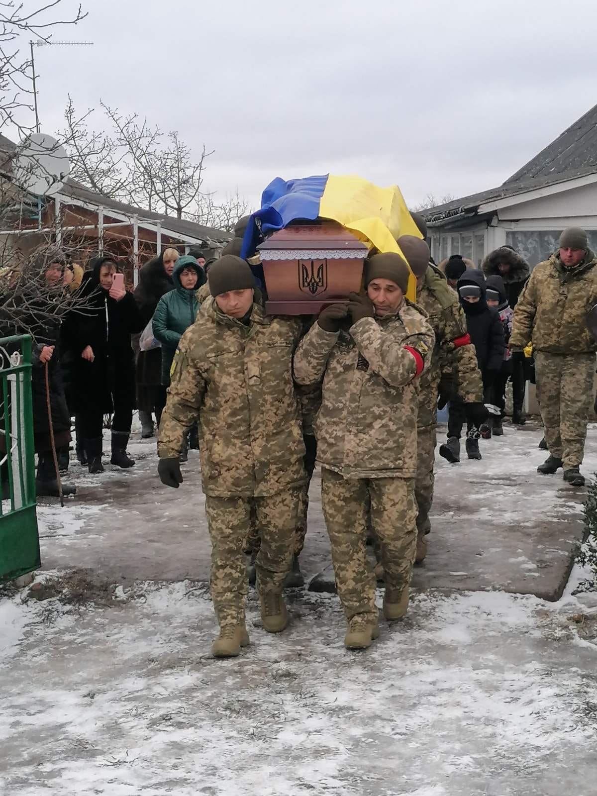 Новини Хмельницького - фото з Загинули військові з Хмельниччини: Сергій Ступницький, Сергій Кузема, Олександр Вербило Возможно, это изображение 7 человек